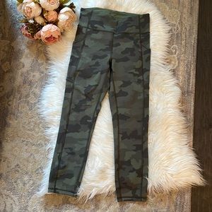 🍋 EUC Lululemon Invigorate High Rise Crop